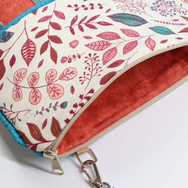 Class, Sydney Crossbody Serger Bag with Kelley Richardson